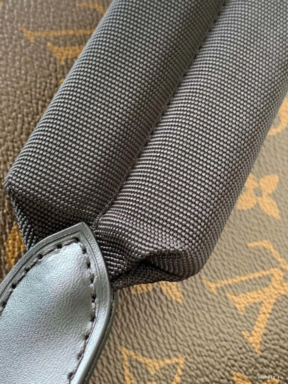 WIS VUITTON LOUIS CHRISTOPHER BACKPACK 0225